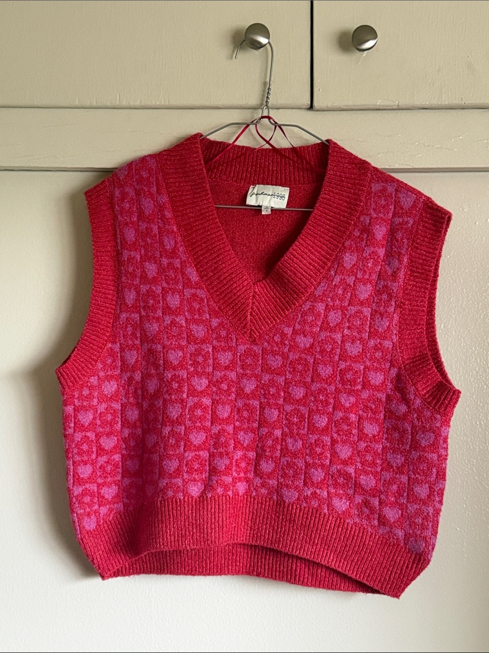 Freshman 1996 Red/Pink Heart and Flower Pattern V-Neck Sweater Vest